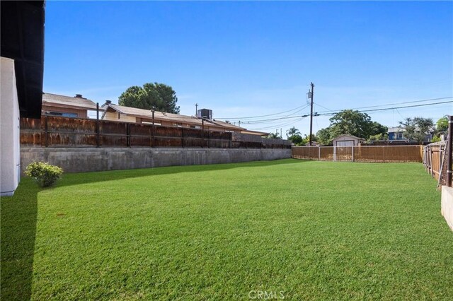 326 Water St, Bakersfield, CA 93305 - view of fenced backyard