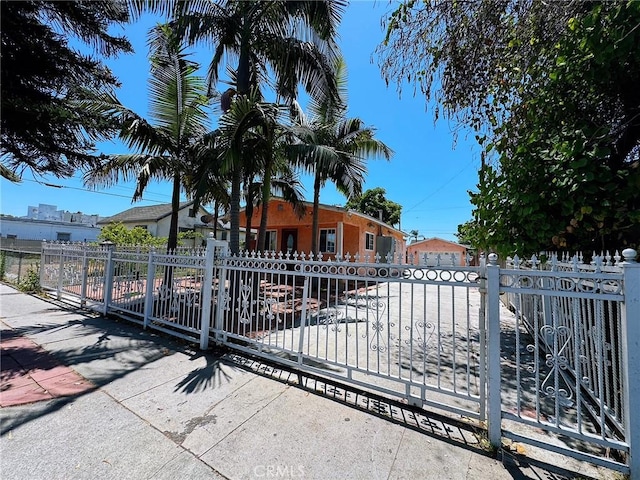1442 E 76th Pl, Los Angeles, CA 90001 - view of gate