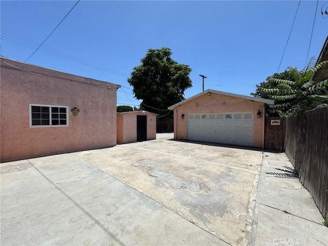 1442 E 76th Pl, Los Angeles, CA 90001 - view of detached garage