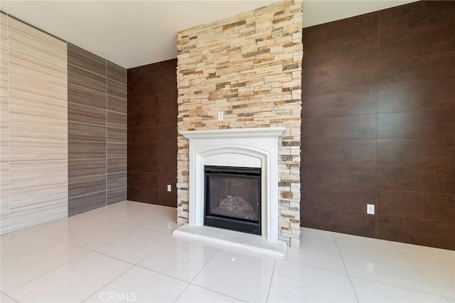 13246 Baxter Springs Dr, Rancho Cucamonga, CA 91739 - detailed view of a glass covered fireplace and tile walls