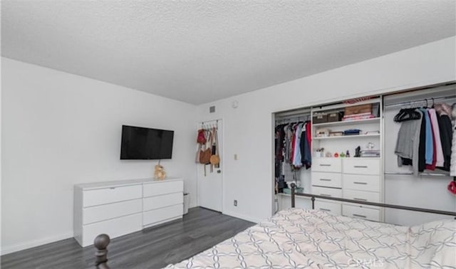 9525 Sylmar Ave Unit 2, Panorama City, CA 91402 - bedroom featuring wood finished floors, a textured ceiling, and a closet