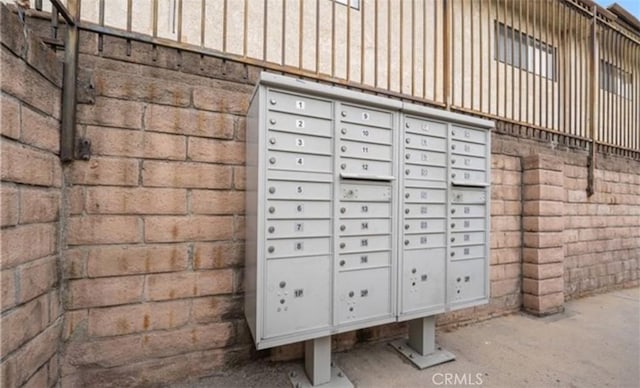 9525 Sylmar Ave Unit 2, Panorama City, CA 91402 - view of home's community with mail area
