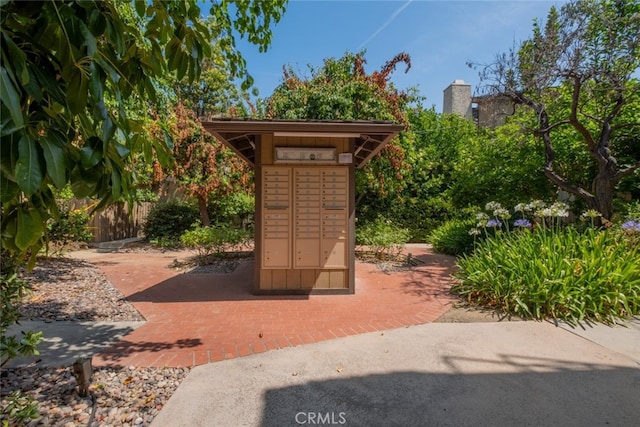 15053 Sherman Way Unit A, Van Nuys, CA 91405 - view of patio / terrace featuring mail area
