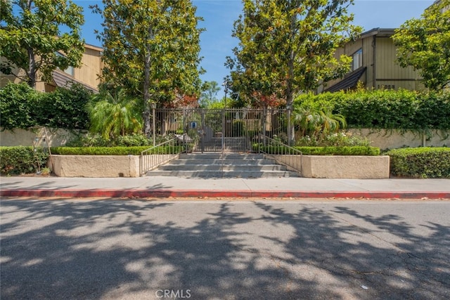 15053 Sherman Way Unit A, Van Nuys, CA 91405 - view of community