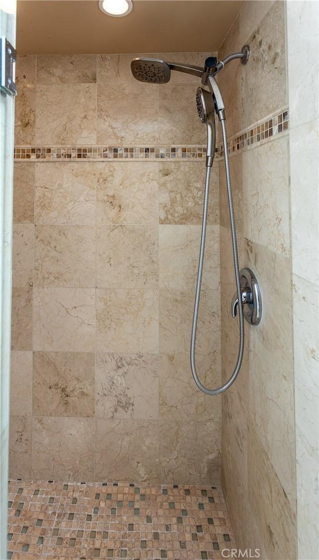 624 S Reese Pl, Burbank, CA 91506 - bathroom with a tile shower