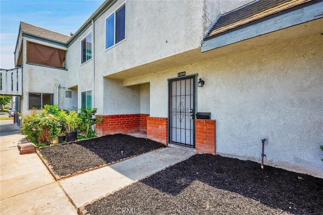 13895 Parkway Dr Unit 79, Garden Grove, CA 92843 - doorway to property featuring stucco siding and brick siding