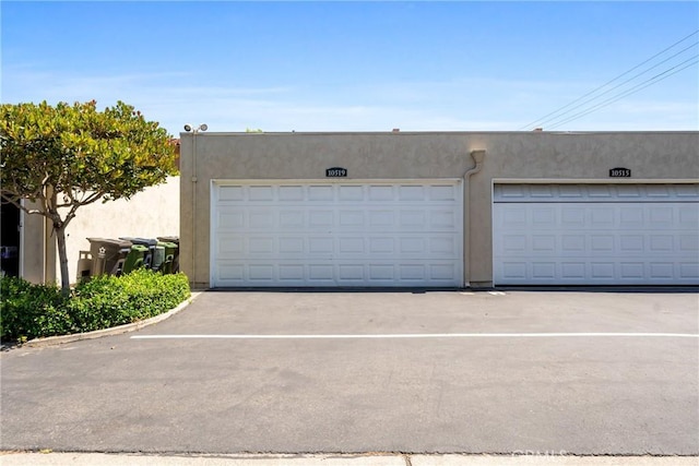 10519 La Rosa Cir, Fountain Valley, CA 92708 - view of garage