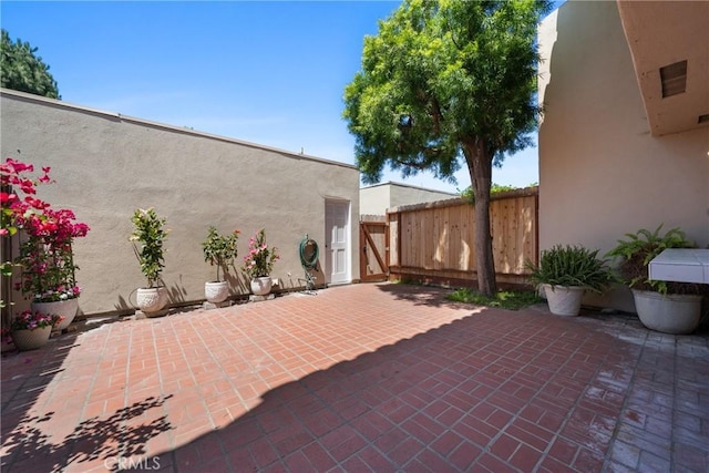 10519 La Rosa Cir, Fountain Valley, CA 92708 - view of patio