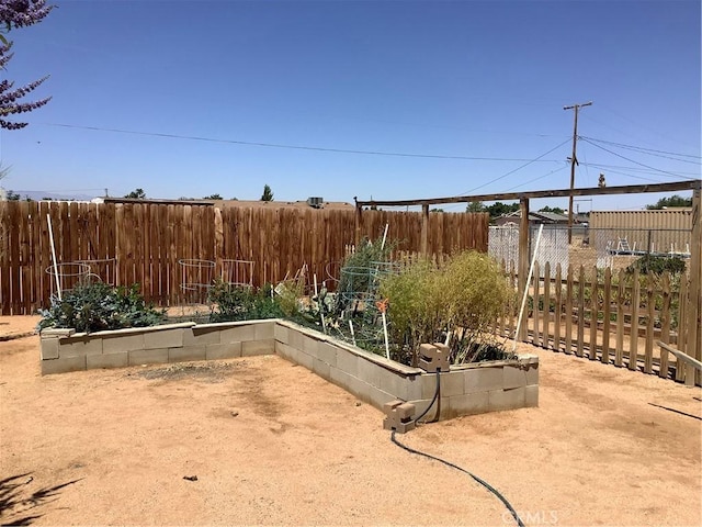 10578 Jamul Rd, Apple Valley, CA 92308 - view of yard featuring a patio area