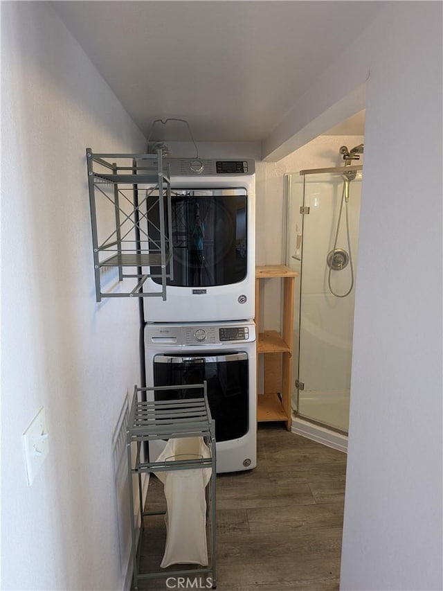 4020 F St, Eureka, CA 95503 - laundry area with stacked washer / dryer and wood finished floors