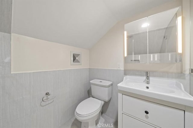 268 S Norton Ave, Los Angeles, CA 90004 - bathroom featuring lofted ceiling, vanity, and wainscoting