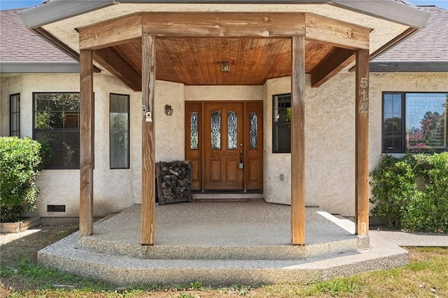 512 S Crawford Ave, Willows, CA 95988 - doorway to property featuring stucco siding and a shingled roof