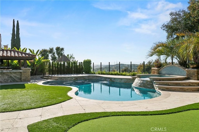 7 Kent Ct, Ladera Ranch, CA 92694 - view of swimming pool featuring a pool with connected hot tub
