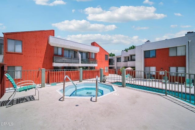 7211 Cozycroft Ave Unit 40, Winnetka, CA 91306 - community pool featuring a hot tub, a patio, and a residential view