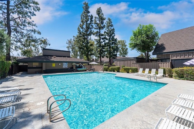 9739 Reseda Blvd Unit 36, Northridge, CA 91324 - community pool with a patio