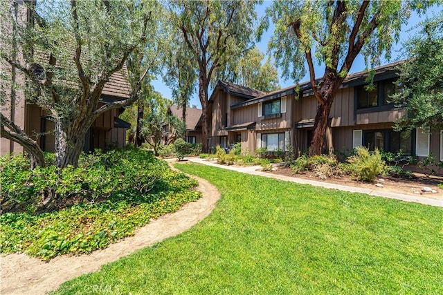 9739 Reseda Blvd Unit 36, Northridge, CA 91324 - view of property's community featuring a lawn