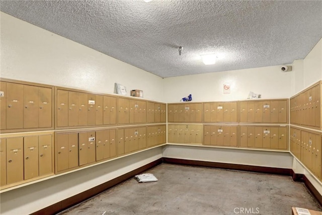 550 Orange Ave Unit 212, Long Beach, CA 90802 - surrounding community featuring mail area and a textured ceiling