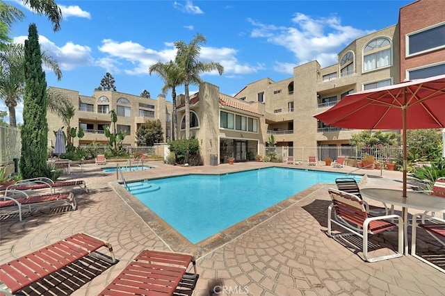 550 Orange Ave Unit 212, Long Beach, CA 90802 - community pool with a patio