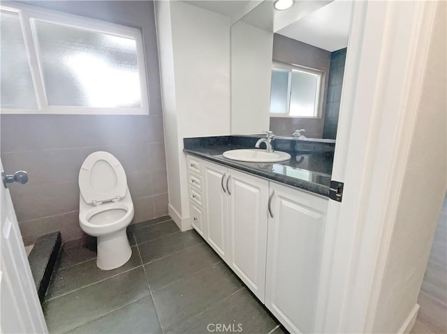 1564 Tanglewood Ln Unit 11, Escondido, CA 92029 - bathroom with vanity and tile patterned flooring