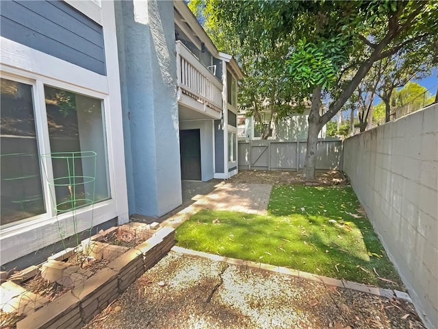 1564 Tanglewood Ln Unit 11, Escondido, CA 92029 - fenced backyard with a balcony and a patio area
