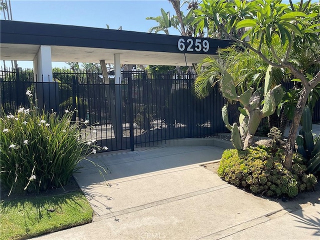 6259 Coldwater Canyon Ave Unit 13, North Hollywood, CA 91606 - view of gate