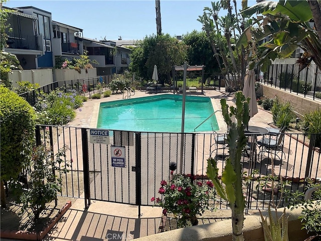 6259 Coldwater Canyon Ave Unit 13, North Hollywood, CA 91606 - community pool with a patio area