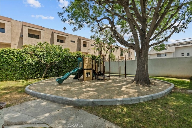 18555 Collins St Unit C30, Tarzana, CA 91356 - community play area with a residential view