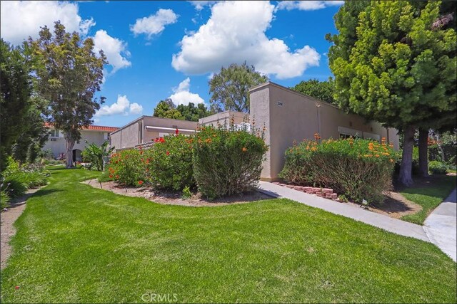 2358 Via Mariposa E Unit B, Laguna Woods, CA 92637 - view of green lawn