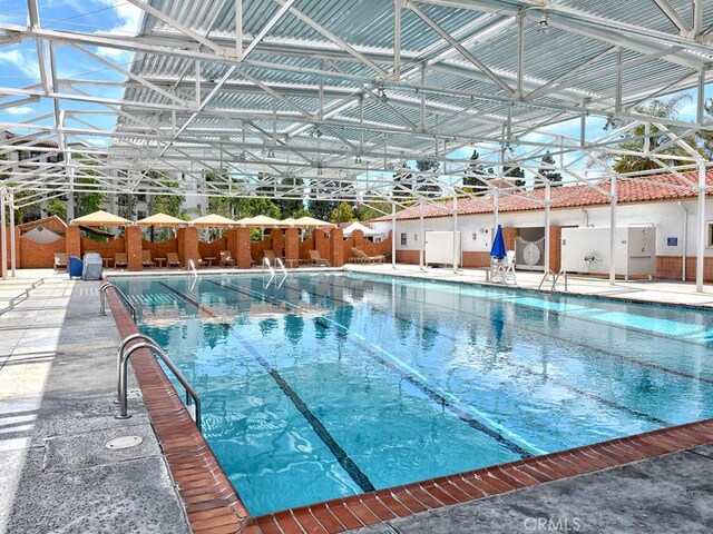 2358 Via Mariposa E Unit B, Laguna Woods, CA 92637 - view of indoor community pool