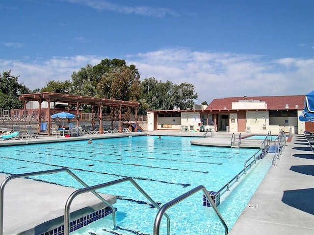 2358 Via Mariposa E Unit B, Laguna Woods, CA 92637 - community pool with a patio
