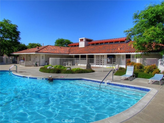2358 Via Mariposa E Unit B, Laguna Woods, CA 92637 - community pool with a patio area