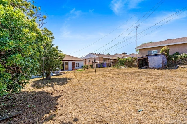 855 Quail St, San Diego, CA 92102 - view of yard featuring an outbuilding