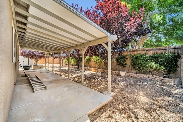 43627 Rialto Dr, Lancaster, CA 93535 - fenced backyard featuring a patio area