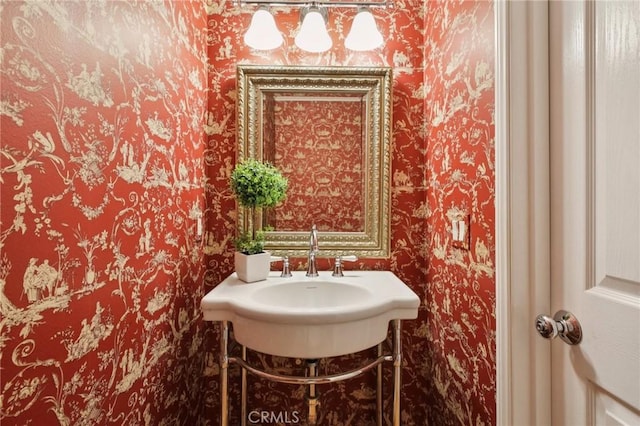78 Windchime, Irvine, CA 92603 - half bath with a chandelier and a sink