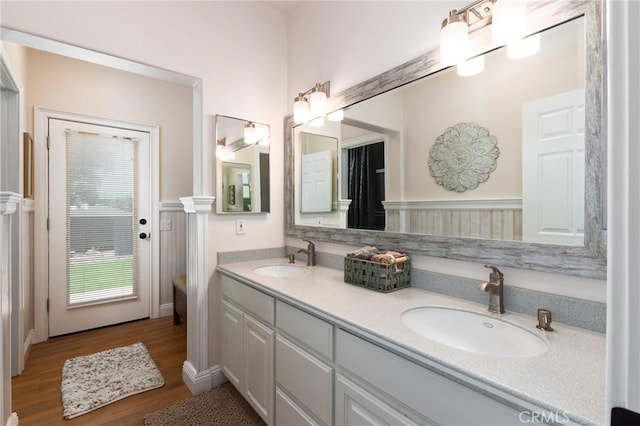 395 Mesa Rd, Nipomo, CA 93444 - full bath featuring double vanity and wood finished floors