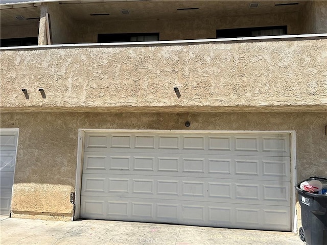 43731 8th St E, Lancaster, CA 93535 - view of garage