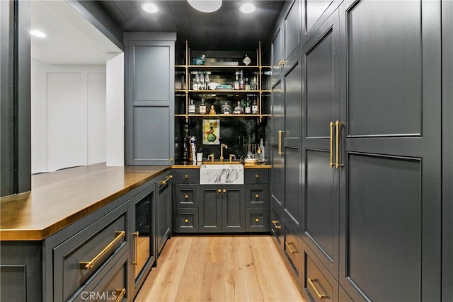 4 Thomas Rd, Ladera Ranch, CA 92694 - indoor wet bar featuring light wood-type flooring and recessed lighting