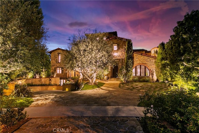 4 Thomas Rd, Ladera Ranch, CA 92694 - view of front facade featuring curved driveway