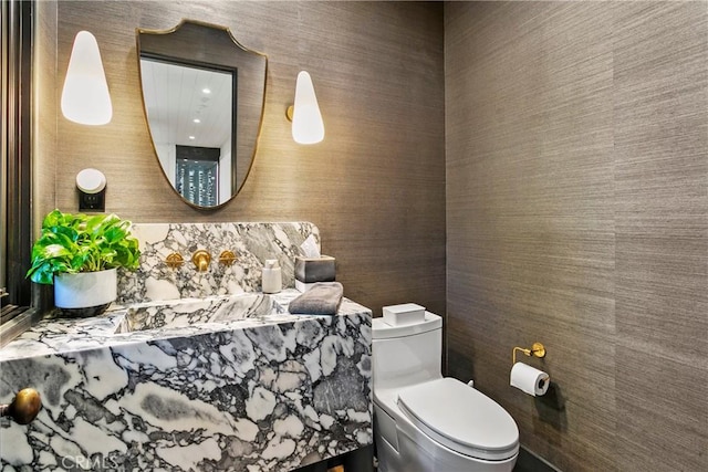 4 Thomas Rd, Ladera Ranch, CA 92694 - half bathroom featuring toilet and vanity