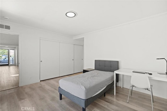 29 Morena Unit 35, Irvine, CA 92612 - bedroom with crown molding, wood finished floors, and a closet
