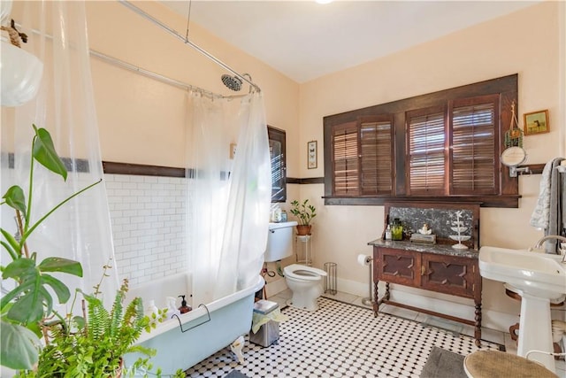 7914 Magnolia Ave, Riverside, CA 92504 - bathroom featuring toilet and shower / tub combo with curtain