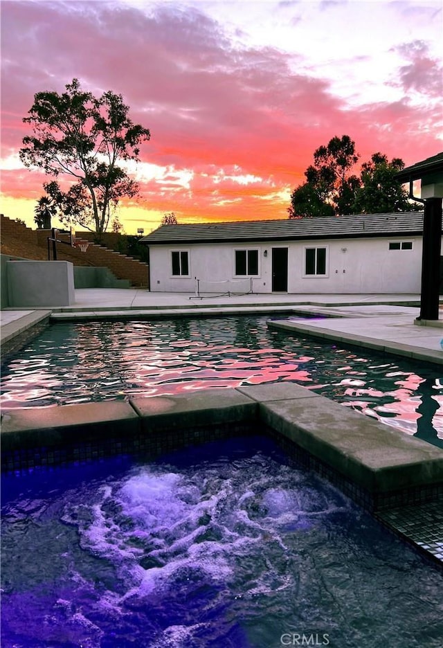 1204 Arbenz Cir, Corona, CA 92881 - pool at dusk featuring an in-ground hot tub, an outdoor pool, and a patio area