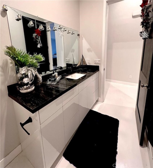 1204 Arbenz Cir, Corona, CA 92881 - bathroom with vanity