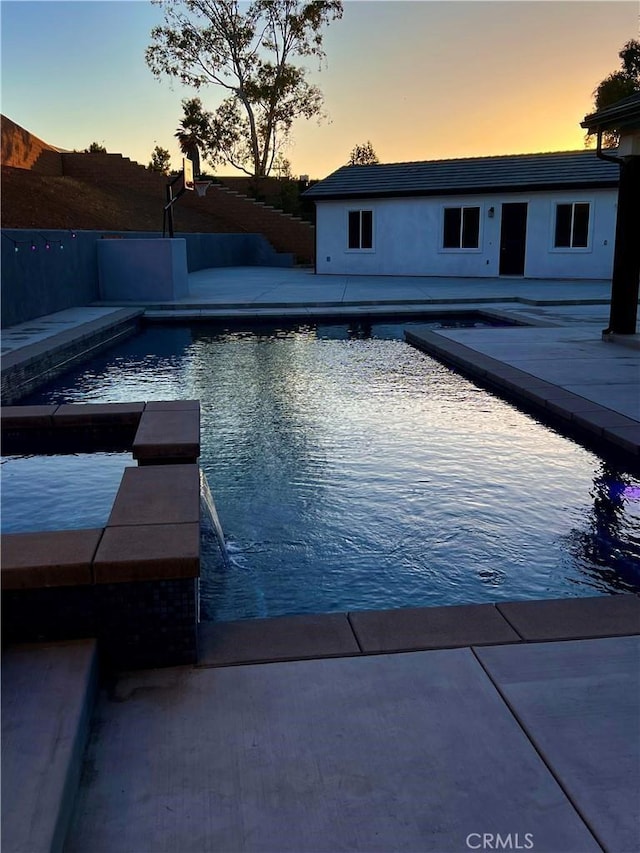 1204 Arbenz Cir, Corona, CA 92881 - view of swimming pool featuring a pool with connected hot tub