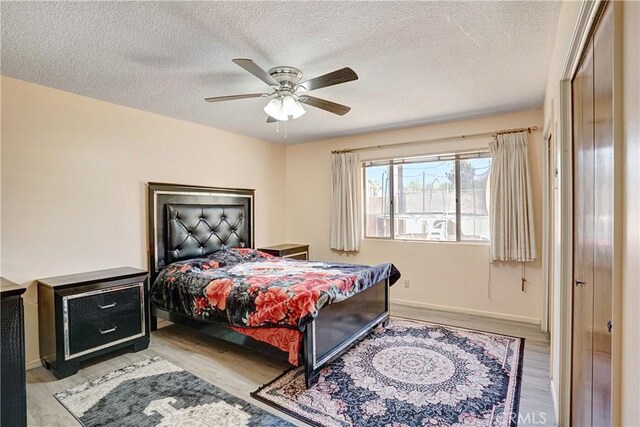 260 E Whittier Ave, Hemet, CA 92543 - bedroom with light wood finished floors, a textured ceiling, and ceiling fan