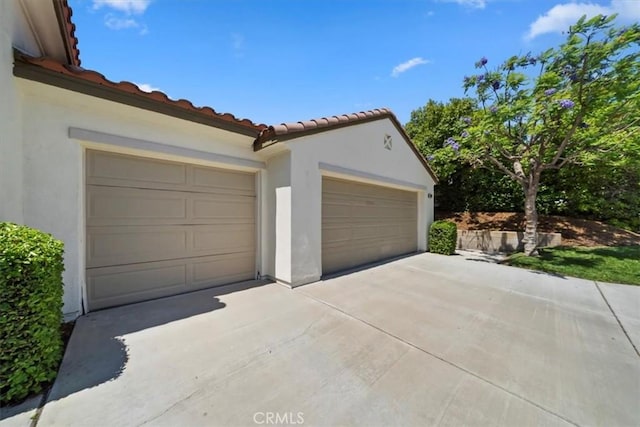 12744 Palmetto Ct, Riverside, CA 92503 - garage featuring driveway