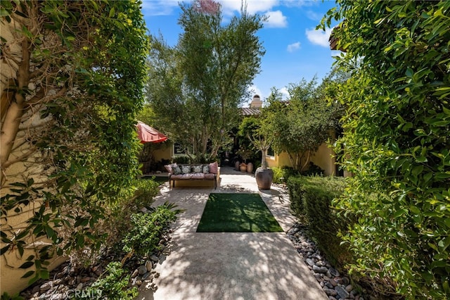 56102 Baltusrol Ln, Quinta, CA 92253 - view of yard with an outdoor hangout area and a patio area