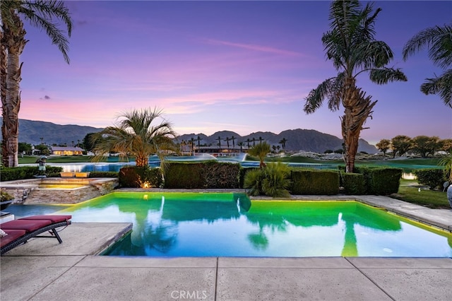 56102 Baltusrol Ln, Quinta, CA 92253 - pool at dusk with a mountain view and a pool with connected hot tub