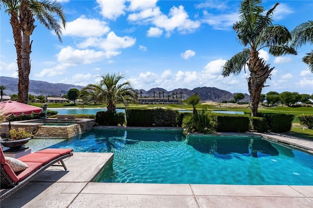 56102 Baltusrol Ln, Quinta, CA 92253 - view of pool featuring a pool with connected hot tub and a water and mountain view