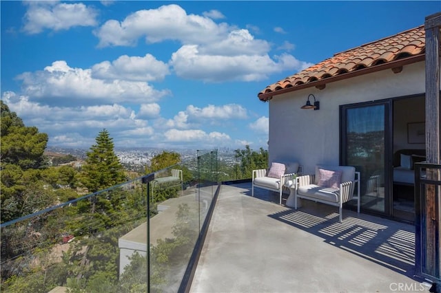 8280 Grand View Dr, Los Angeles, CA 90046 - view of patio / terrace